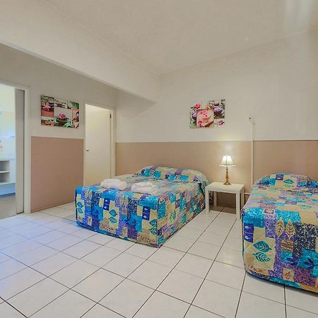 Marlin Motel Biggera Waters Экстерьер фото